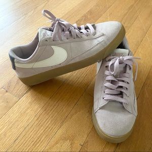 Lilac suede Nike